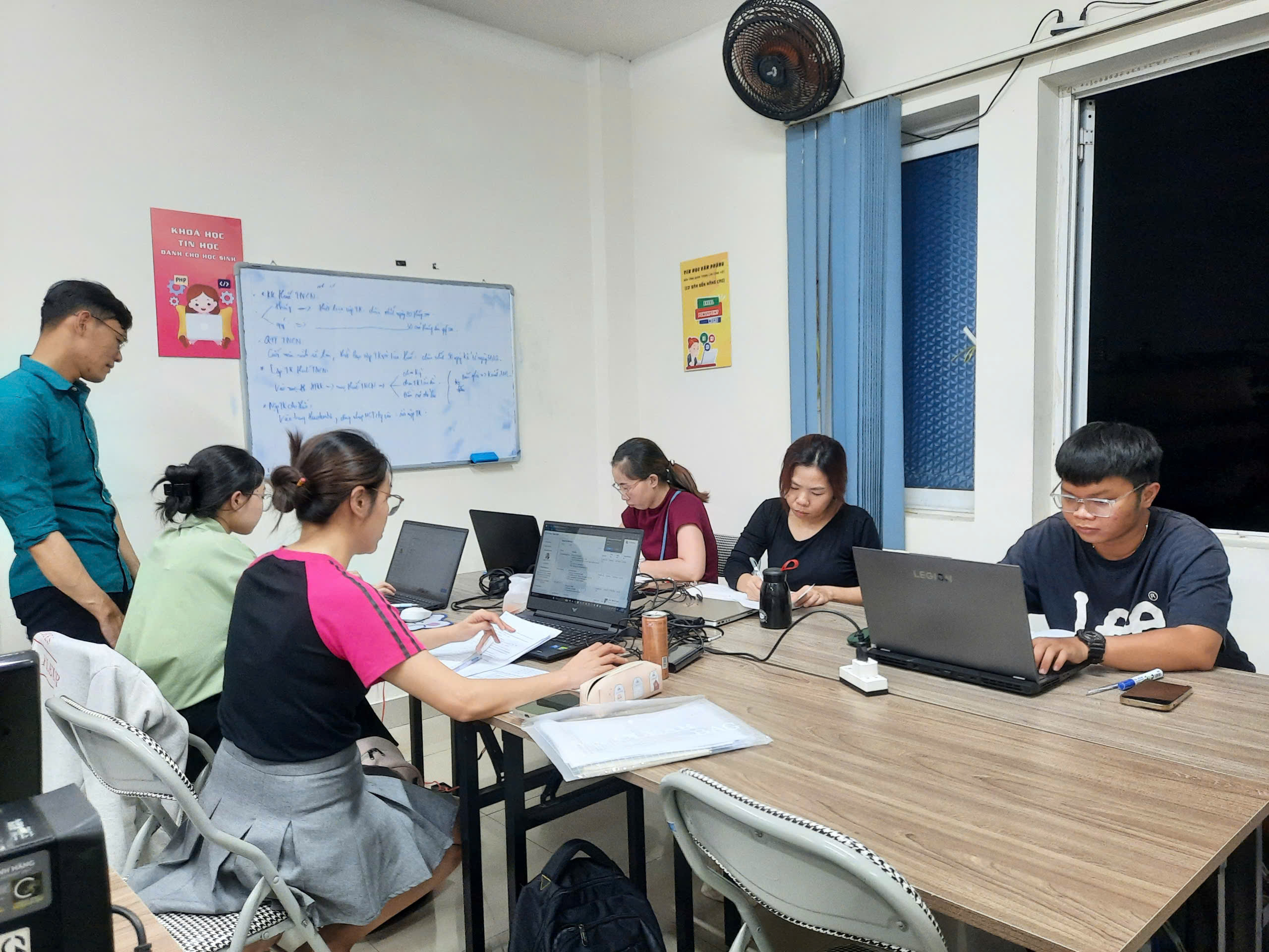 Giảng viên đồng hành cùng học viên